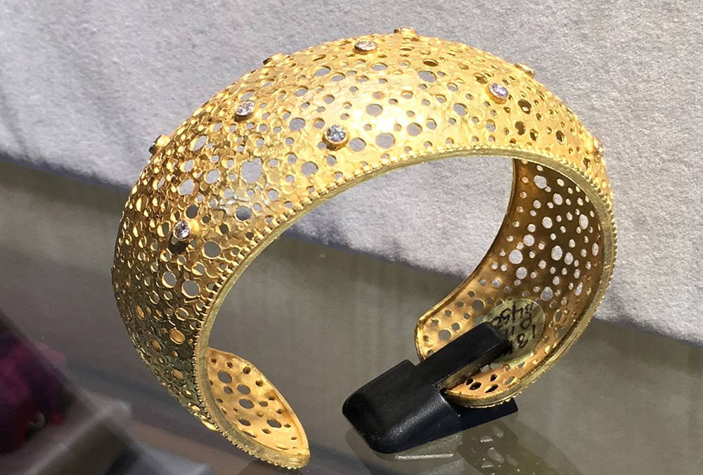 سیر تکامل طراحی دستبند از دوران باستان تا مدرن